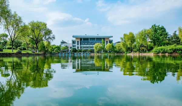 浙江水利水电学院荣获首批“浙江省绿色学校（高等学校）”称号 (2).JPG