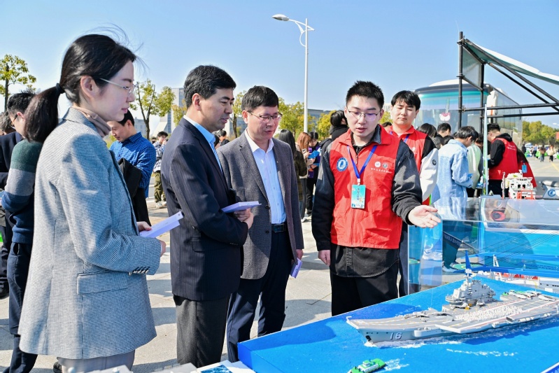 镇江市“世界水日”“中国水周” 宣传教育活动在我校隆重举行6.jpg