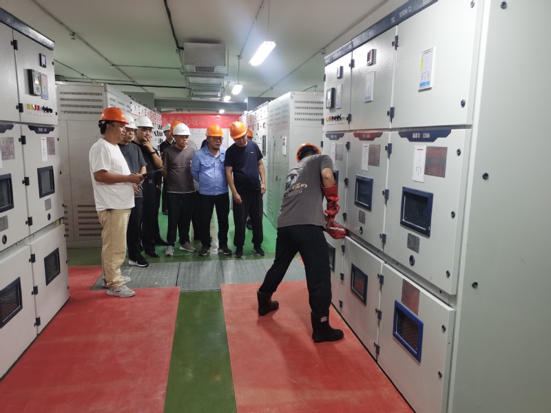 江苏科技大学水电中心暑期开展配电房检修操作培训及应急预案演练2.jpg