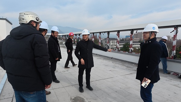 1766566605598984.jpg 7.朱毅峰一行检查理工科实验中心项目.JPG